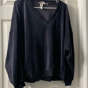 COPY - Women large velour v neck top in very good condition